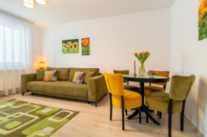 Springhome - Cozy Apartment with Balcony & Parking